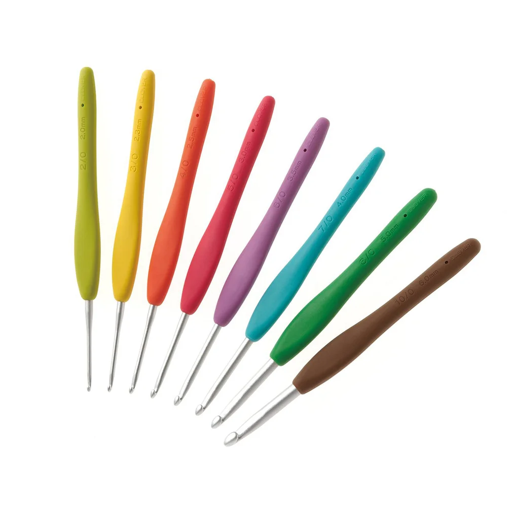 Clover Amour crochet hook set in case